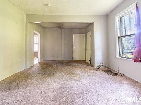 4th image of 1319 N Bourland Ave