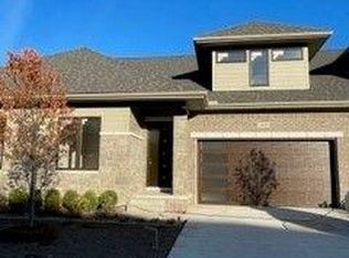 7449 Gramercy Cir #40, West Bloomfield, MI 48322