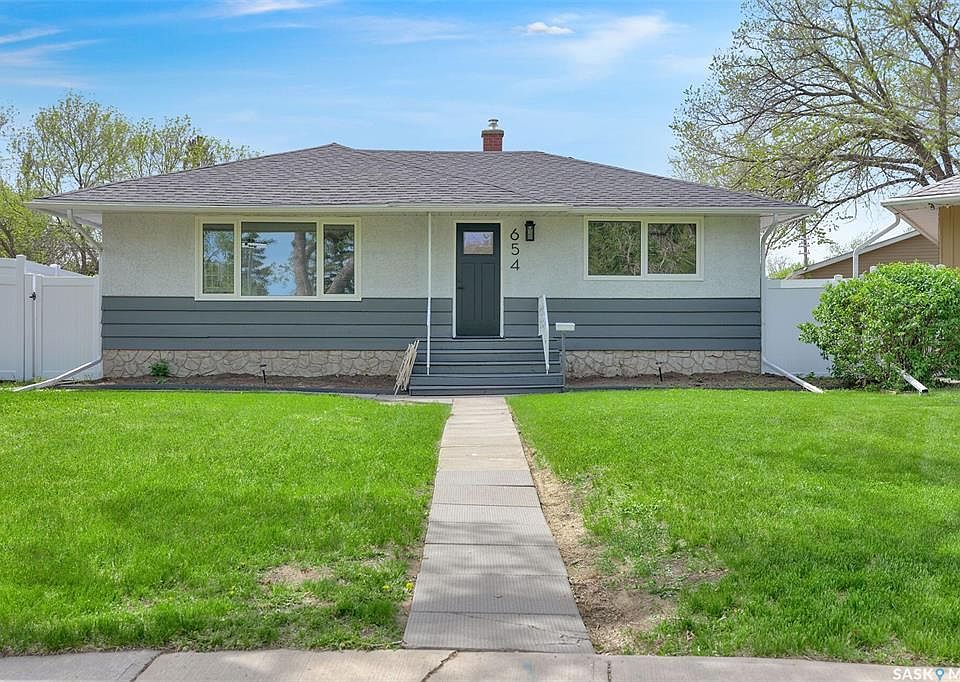 1st image of 654 Aberdeen CRESCENT