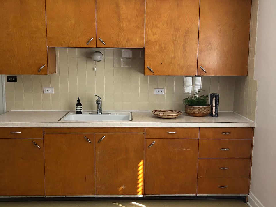 1st image of 2851 N Fratney St APT 4