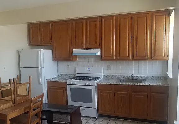 3rd image of 123 E 102nd St APT 5E
