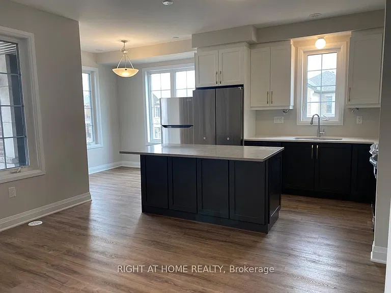 1593 Moira Cres — Photo 11