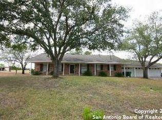 1831 Sunnyside Rd, Floresville, TX 78114
