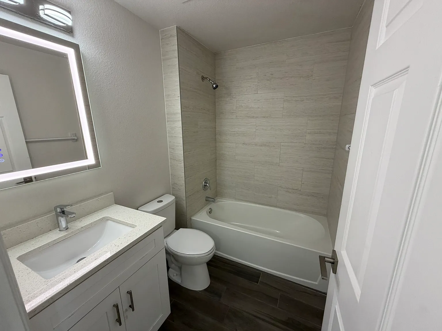 3 bed, 2.5 bath, 1548 sqft, $1,975 — Photo 3