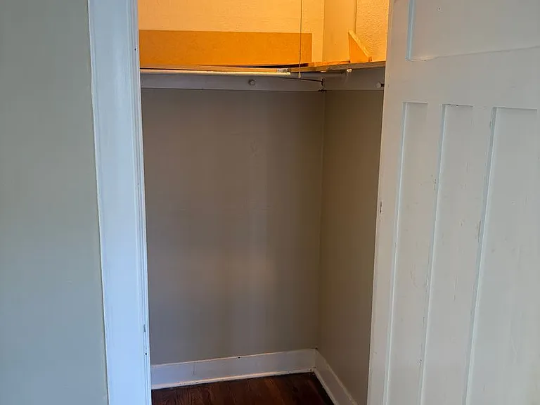 220 Belmont Ave E — Photo 17