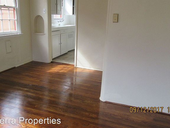 4th image of 4038 Iowa St