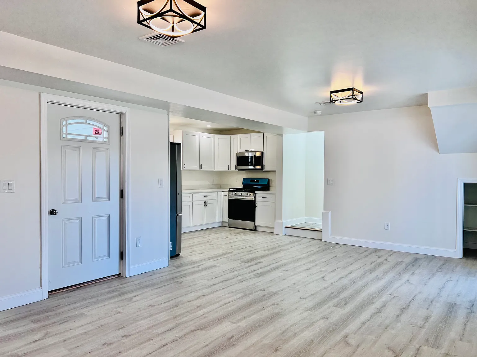 4 bed, 2000 sqft, $2,800 — Photo 2