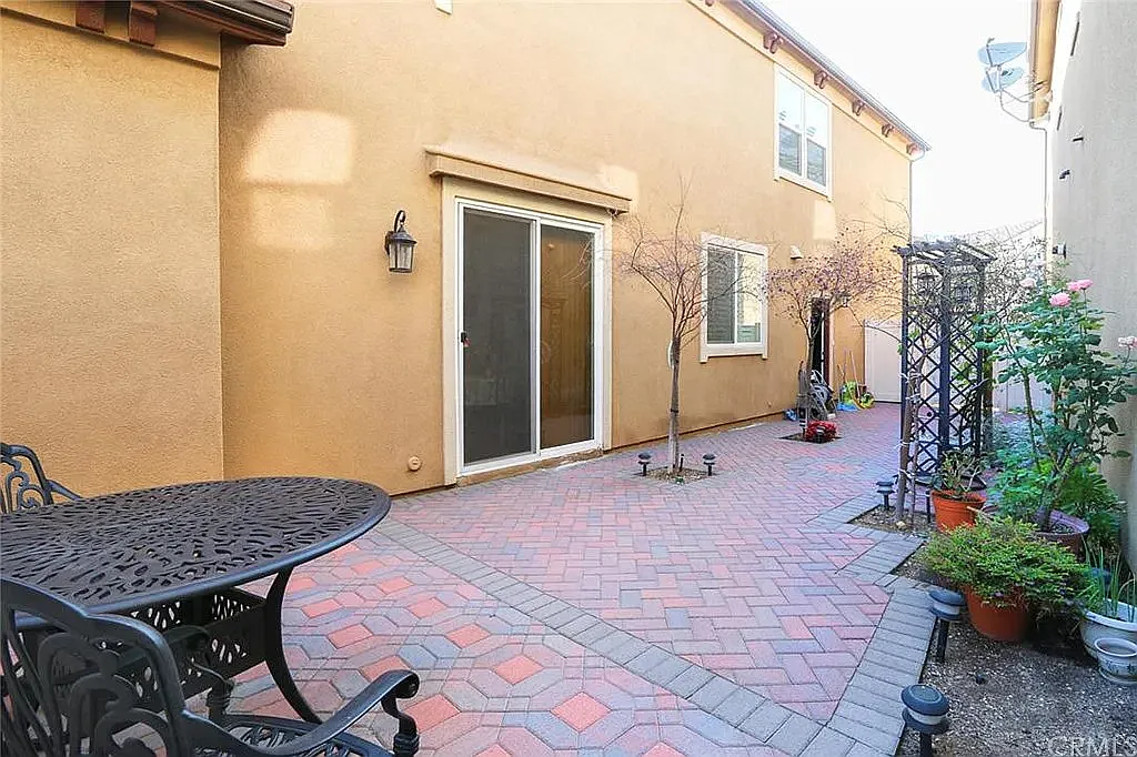 3 bed, 2.5 bath, 2062 sqft, $4,495 — Photo 4