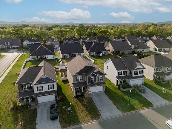 3rd image of 315 Petunia Dr