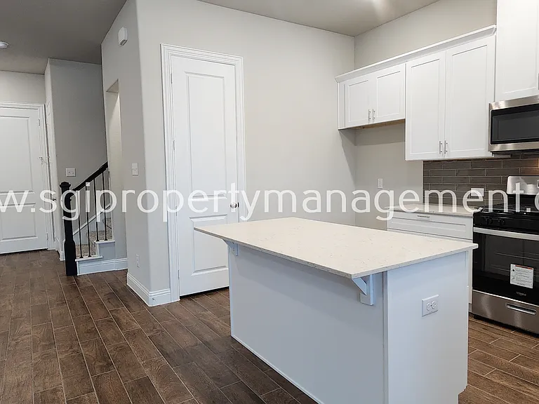 3121 Galveston St — Photo 9