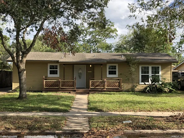 1031 Wilshire Pl, Corpus Christi, TX 78411