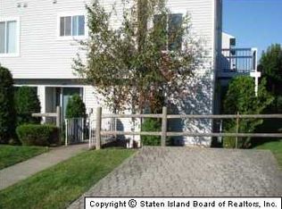 569 Johnston Ter, Staten Island, NY 10309