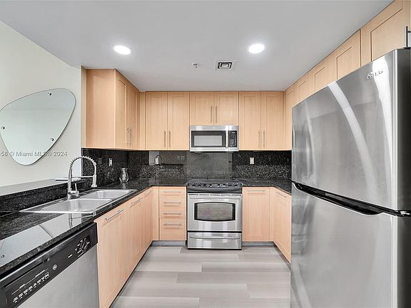 4th image of 511 SE 5th Ave APT 2003