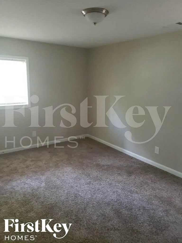 3 bed, 2.0 bath, 1025 sqft, $1,555 — Photo 3