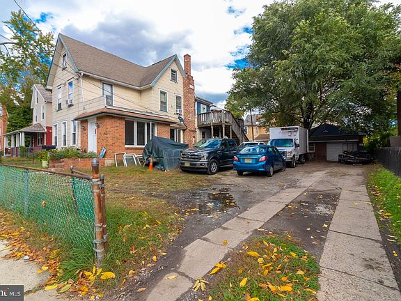 2nd image of 128 Chestnut Ave