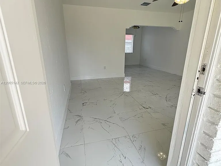 3177 SW 27th Ter #3177 — Photo 4