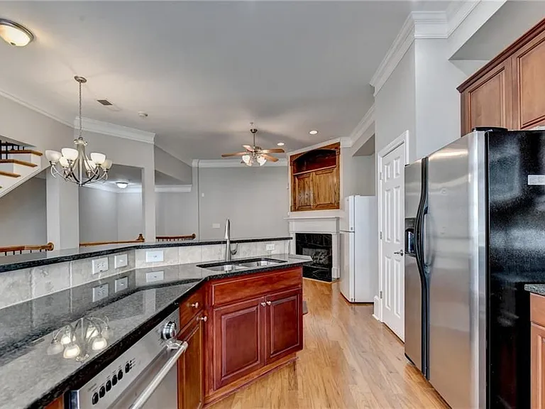 813 Clifton Heights Ln — Photo 16