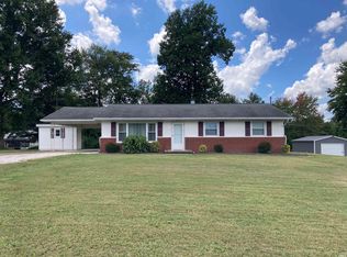 826 Highland Ave, Oakland City, IN 47660