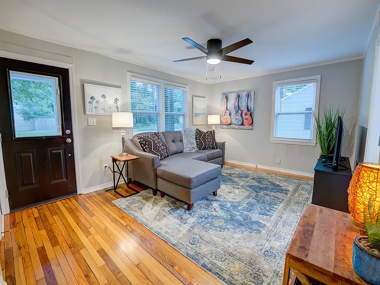 322 S Kilbourne Rd — Photo 4