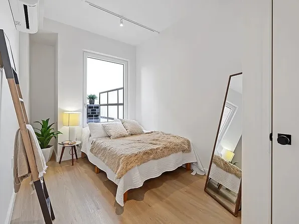 931 Carroll Street image 6 of 27