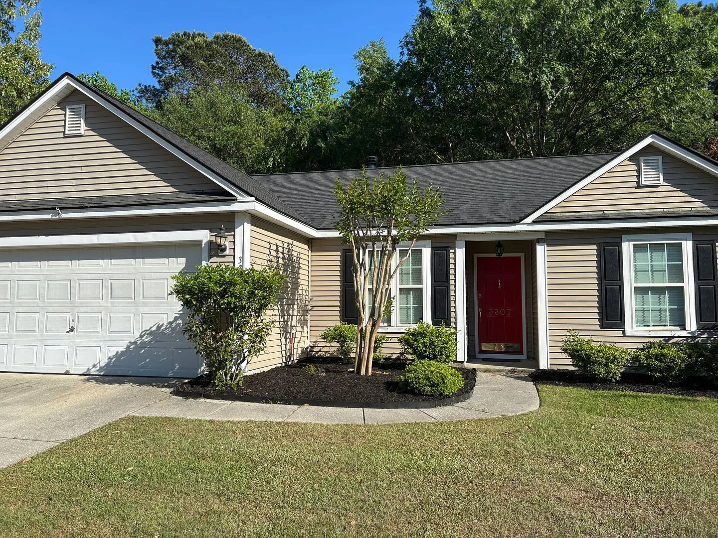 3 bed, 2.0 bath, 1201 sqft, $3,000 — Photo 2