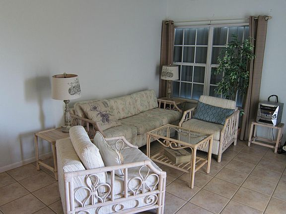 3rd image of 709 Waterside Dr