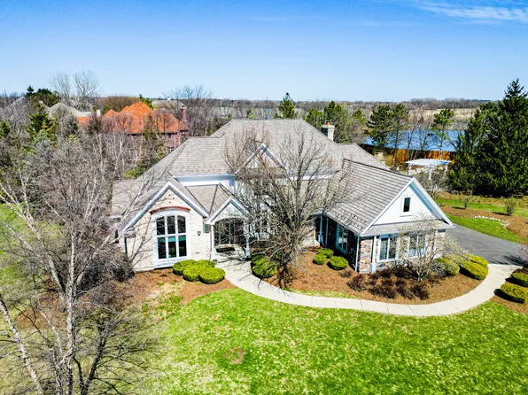 137 N Wynstone Dr, North Barrington, IL 60010