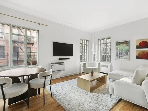 32 Downing Street image 1 of 4