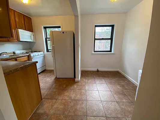 Rented by Contact Realty | media 27