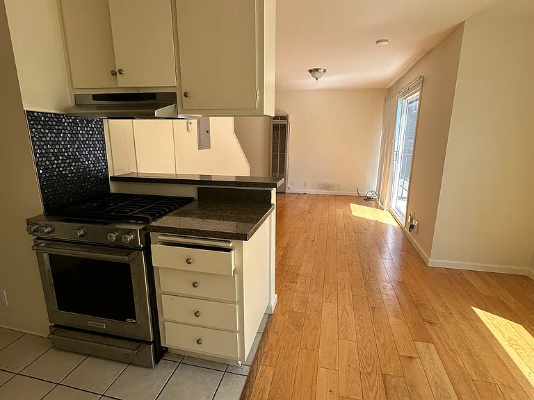 2020 Cedar St #8 — Photo 11