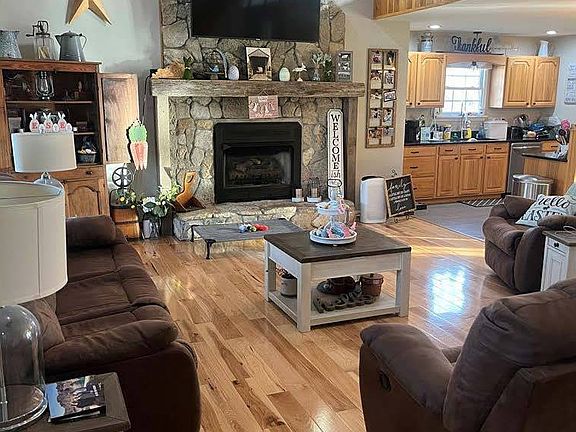 3rd image of 379 Ashley St