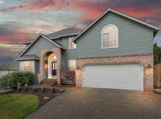 11888 SE Mountain Sun Dr, Clackamas, OR 97015