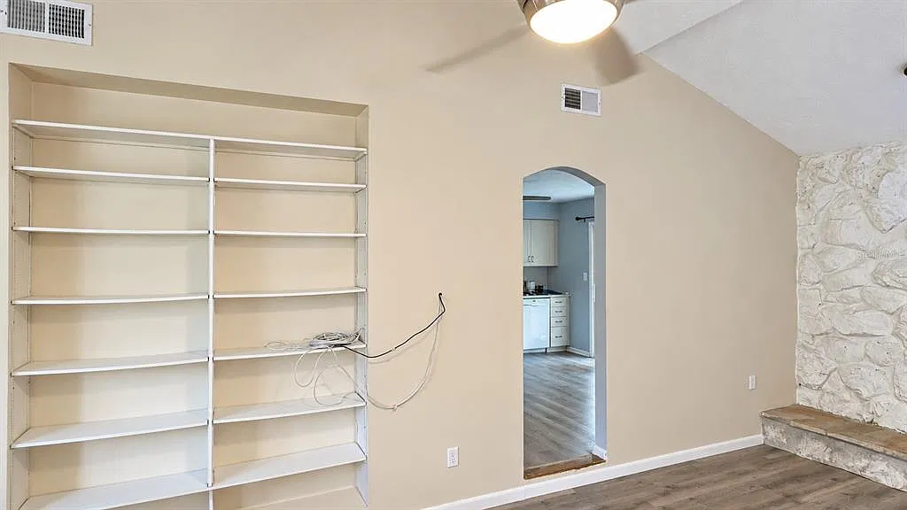 3 bed, 2.0 bath, 1552 sqft, $2,200 — Photo 4