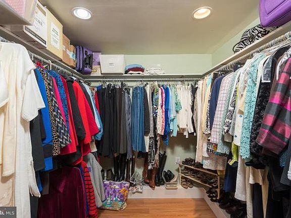 Walk-in closet