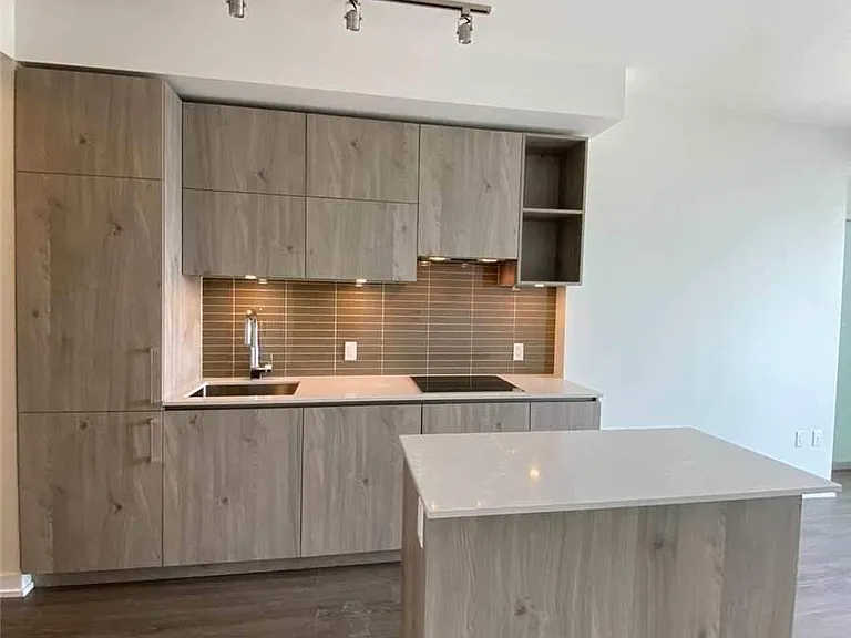 1 Yorkville Ave #2409 — Photo 9