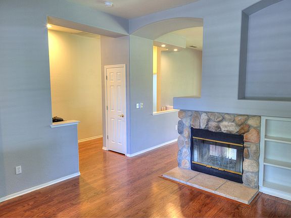4th image of 15 Clancy Ct