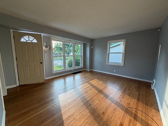 2nd image of 1469 Forest Ave