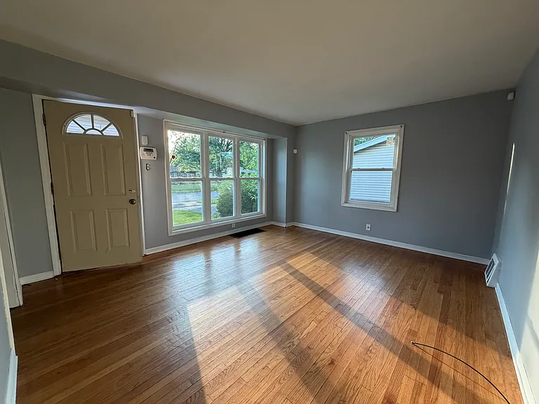 1469 Forest Ave — Photo 2