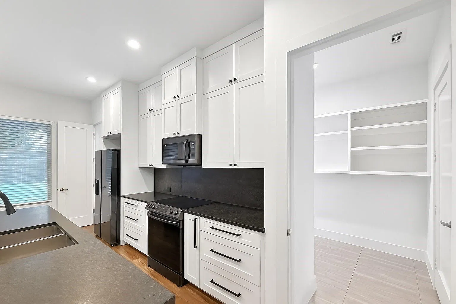 3 bed, 1404 sqft, $2,600 — Photo 4