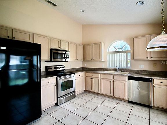 3rd image of 2607 Summer Creek Dr