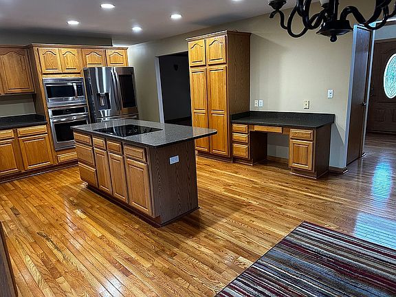 3rd image of 750 Morningside Dr