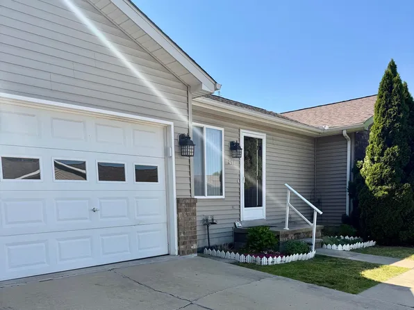 251 Huron Ln, Marine City, MI 48039