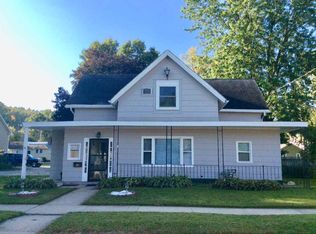 111 Lloyd St, Decorah, IA 52101