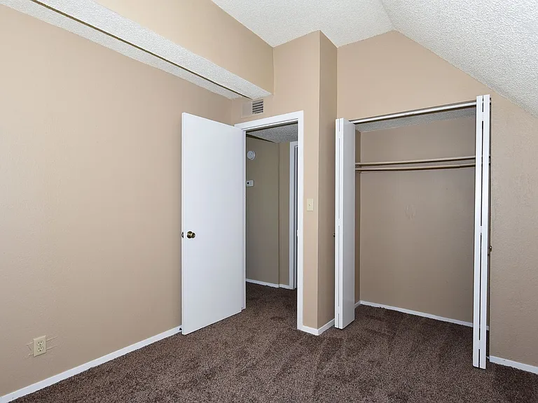 411 W K Pl — Photo 24