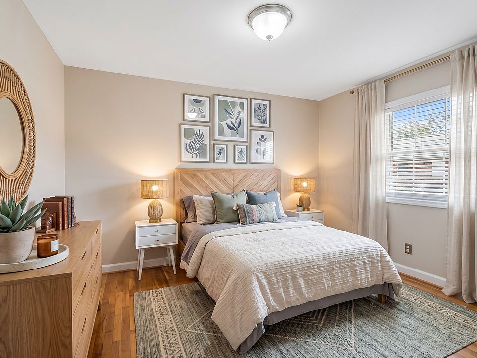 1st image of 320 W Lebanon Ave #8