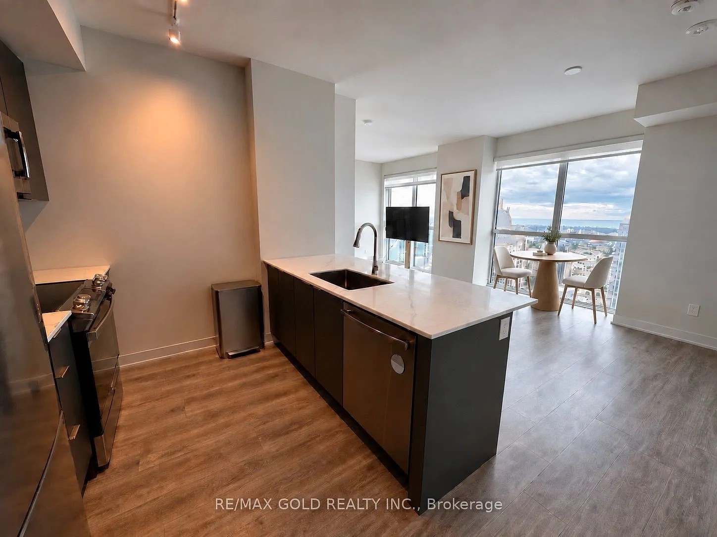 2 bed, $3,000 — Photo 2