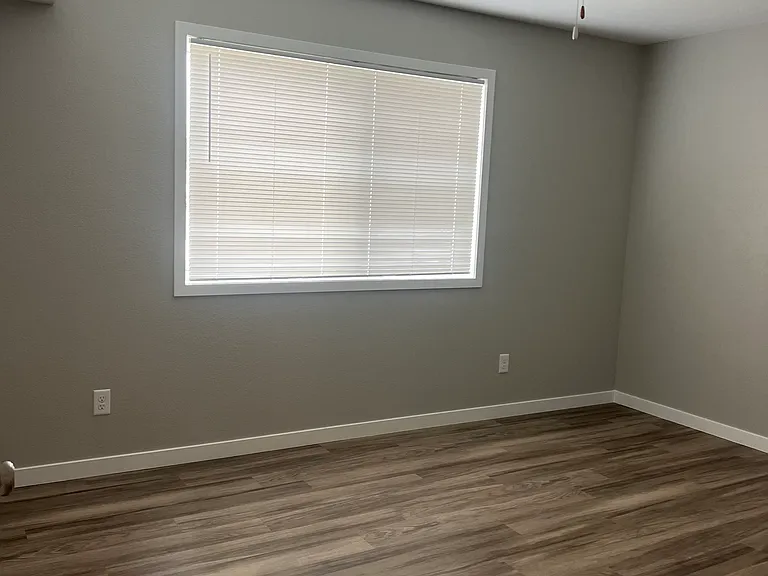 larger bedroom 14'5 X11'11