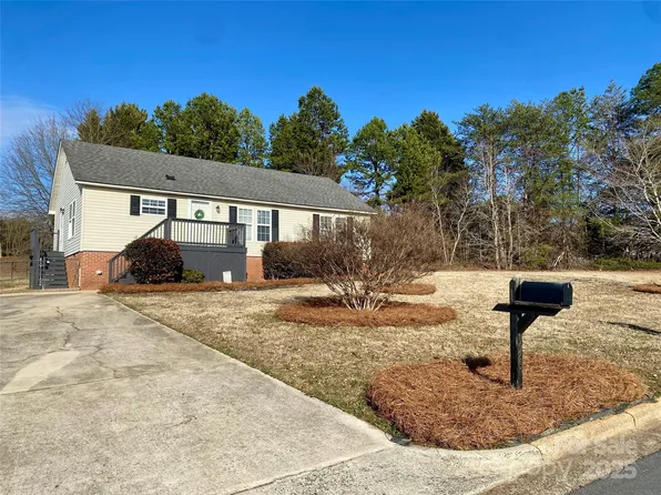 1520 Yellowstone Ct, Gastonia, NC 28054