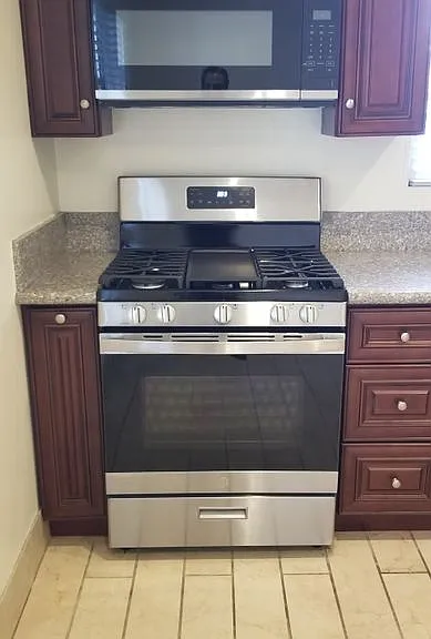 5950 Carlton Way #13 — Photo 13
