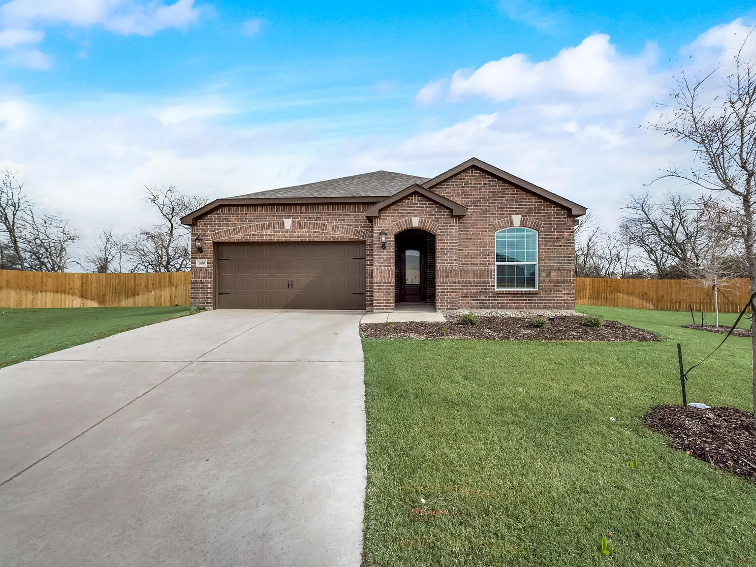 4 bed, 2025 sqft, $2,250 — Photo 2